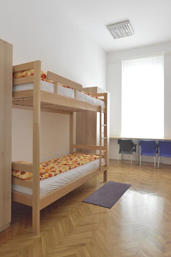 Hostel Flow House Centar Novi Sad Exteriör bild